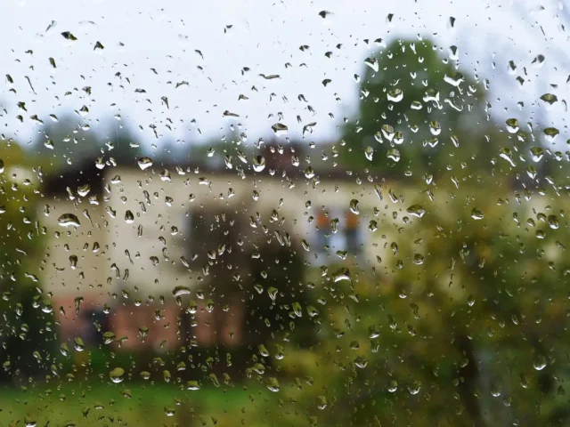 Comment isoler des fenêtres en PVC en hiver ?