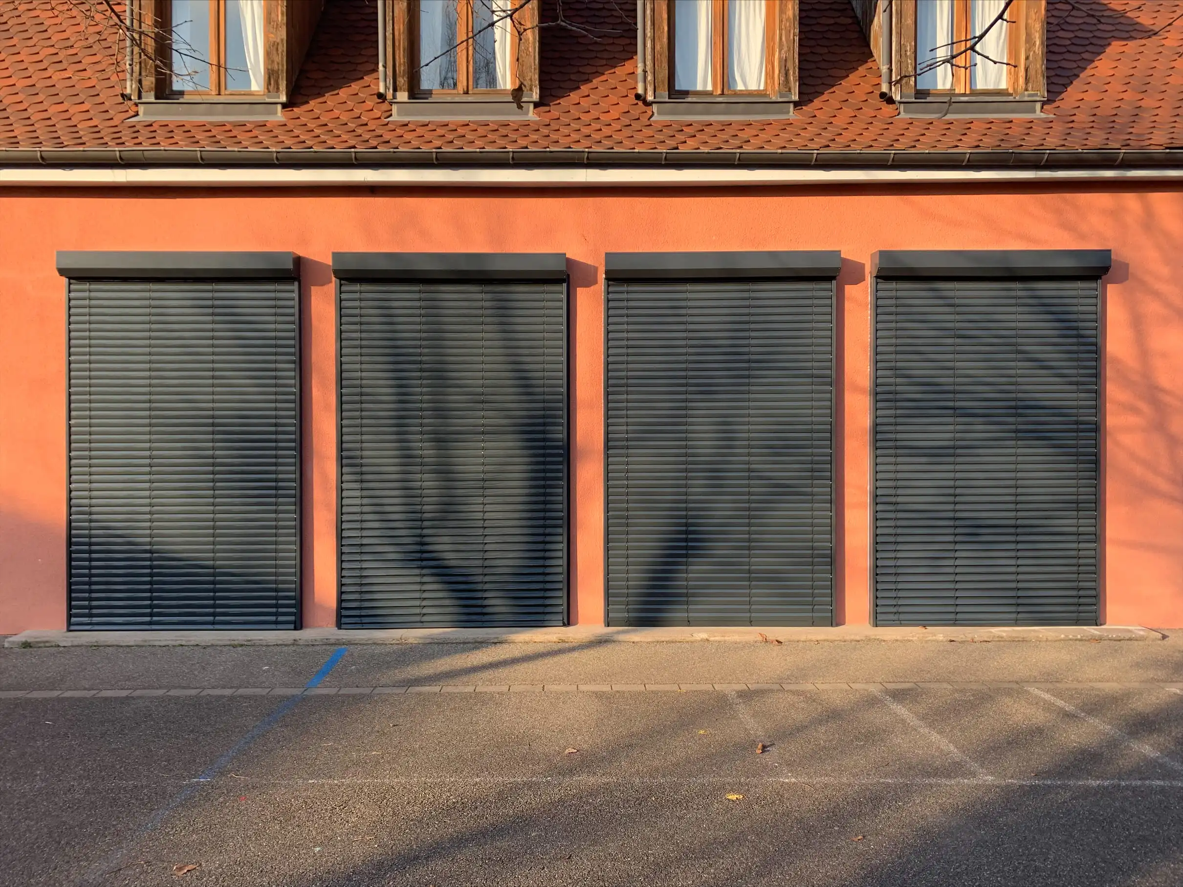 Installation de brise soleil orientables dans une école