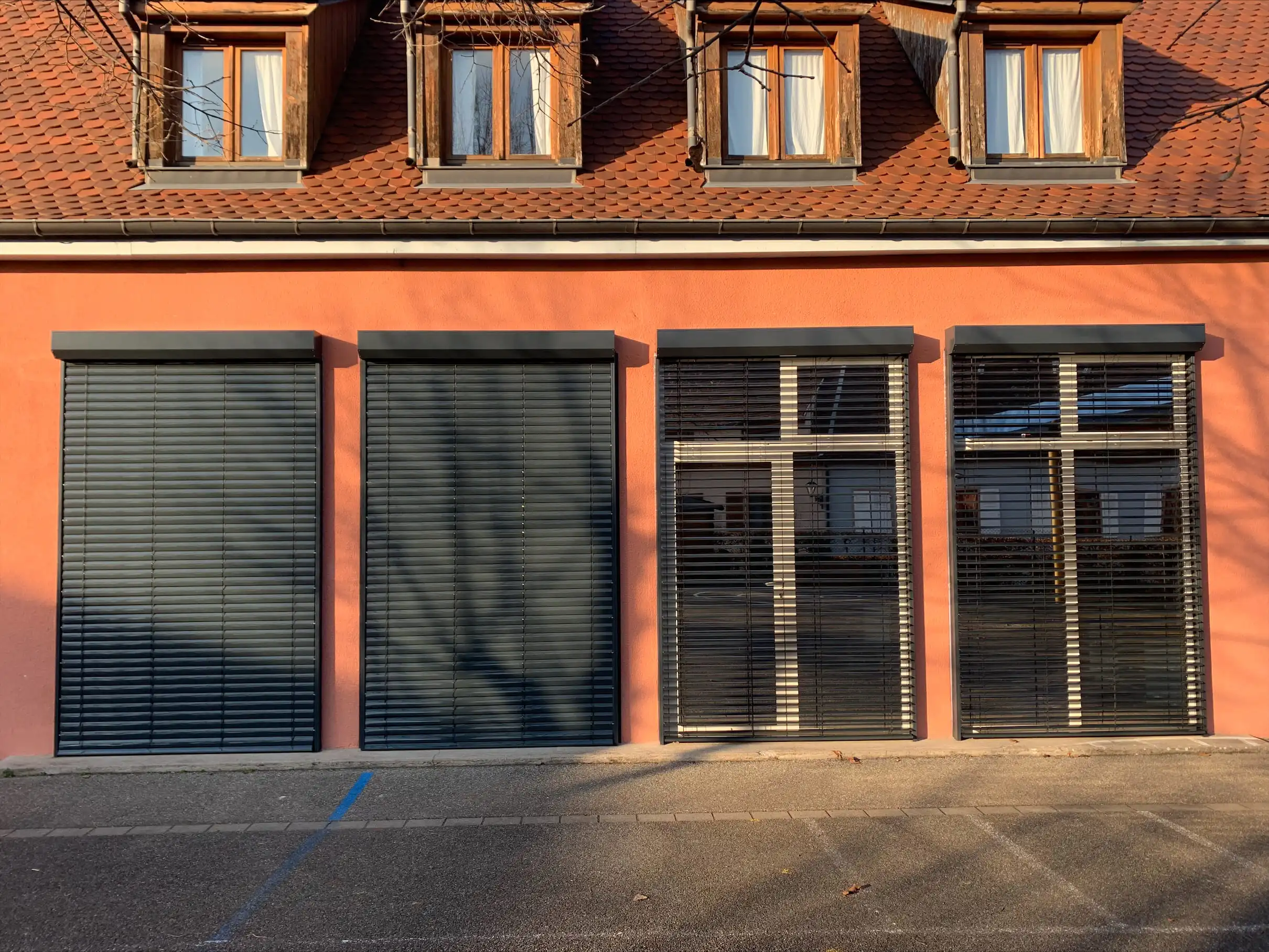 Installation de brise soleil orientables dans une école